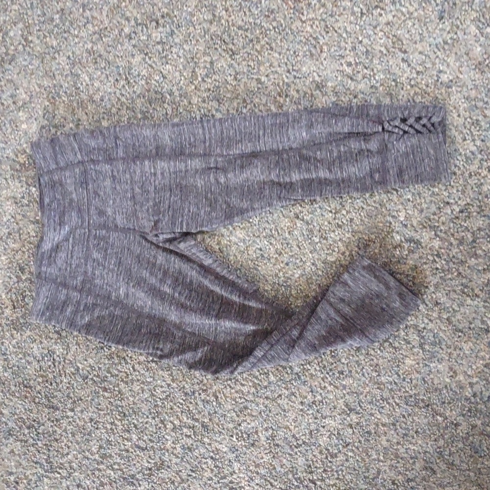 Cute leg braid design capri leggings